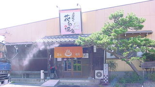 薪で沸かしたお風呂が風情あります