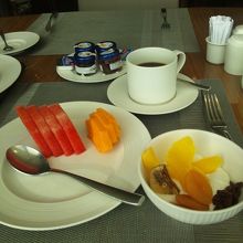 朝食の「仕上げ」にヨーグルトとドライフルーツ、果物！