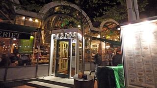 中央駅のそば，チボリ正門前のステーキ中心のレストラン　カジュアル　サラダバーが魅力