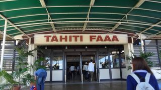 吹き抜けで開放的