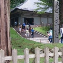 金色堂の入り口