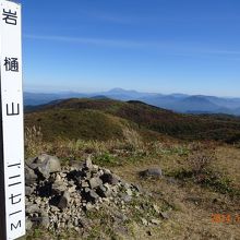 岩樋山山頂から伯耆大山を望む。