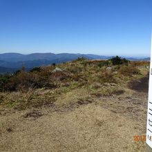 岩樋山から比婆山連峰を望む。