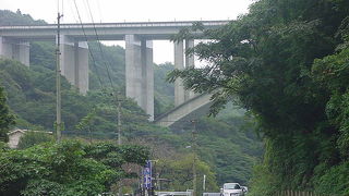 明礬温泉をひとまたぎ