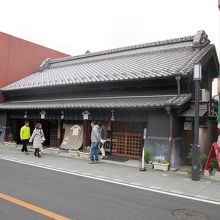 なかなか立派な店構えです 