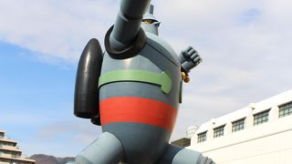 新快速に乗っていると見える鉄人28号！