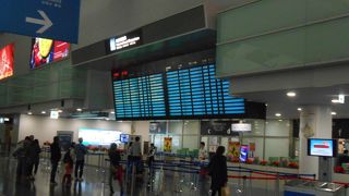 小さくまとまって便利な空港