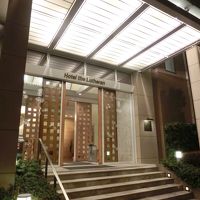 駅の出口からすぐ