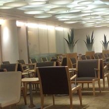 遅い時間はガラガラ。