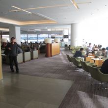 成田空港国際線 JALサクララウンジ