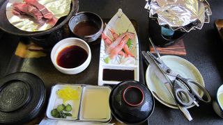 カニ、肉、海鮮食べ放題