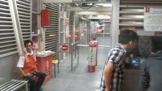 短期旅行者には利用しにくい？