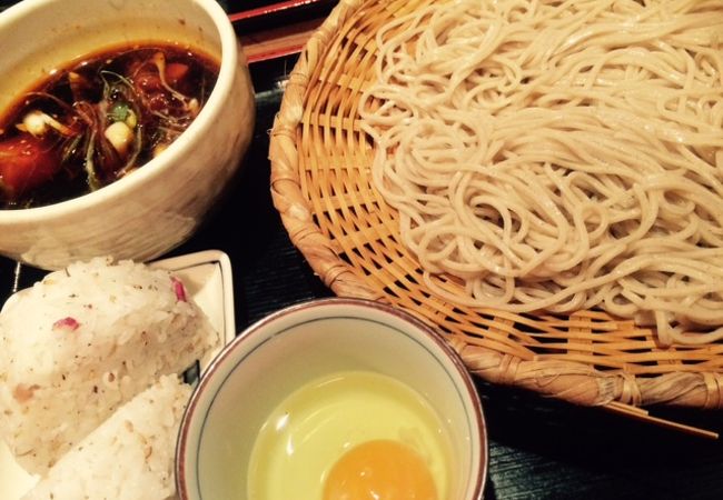 店内は広い。そしてランチに最適