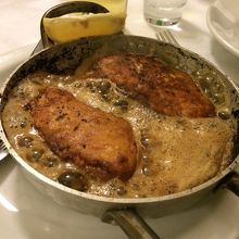 鳥胸肉のバター焼き Petti di Pollo al bu