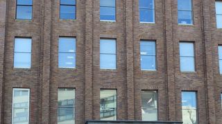 日比谷公園内にある重厚な建物