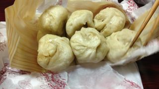 老舗の有名な豚まん屋さん