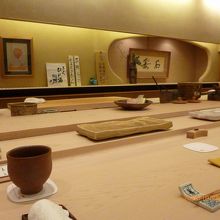 店内のカウンター席