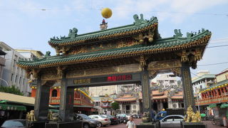 MRT西子湾駅から徒歩３分ぐらいにあるお寺