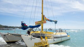 ワイキキビーチの爽快で絶景おすすめヨットです