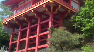 日本三大稲荷の一つ。本堂に昇ると景色がいいですよ～