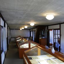 明治14年の擬洋風建築「旧小田小学校本館」の内部
