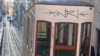 壁ぎりぎりを走ります