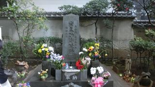 いまなお参詣客が絶えない