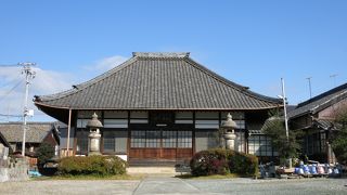 静かな昔のお寺さん