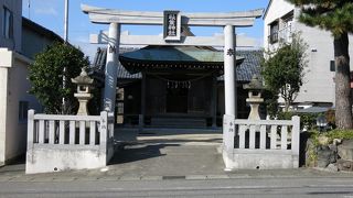 小さな小さな神社