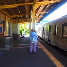 青島駅のホーム