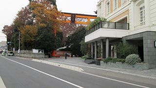 「本堂」の彫刻と「柿本人麻呂神社」…行く価値あり