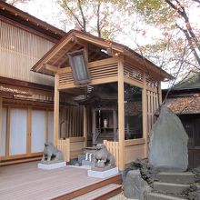 こちらは何と「柿本人麻呂神社」