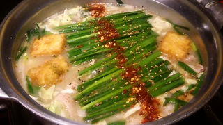 やっぱり美味しい越後屋の京風白味噌モツ鍋。