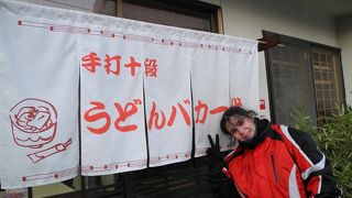 日曜日でも朝6時から開いているうどん店。