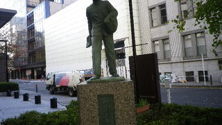 日本大通りにひっそりとありました。