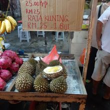 こんなドリアン露店が３，４軒ある