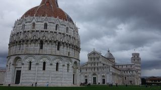 西側からの写真が３建築一緒に撮れます。