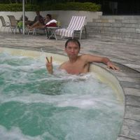 ホテルのプールのジャグジー