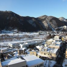 宿泊したホテルの窓からは鳴子温泉が一望