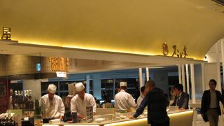 カウンターで食べます