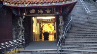 淡水観光の際に寄れます