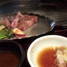 コースのフィレの、付け合わせはこの季節葉玉ねぎと、薩摩芋