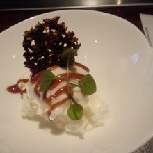 12月コースのデザートはソルティーミルクのアイス