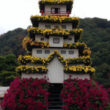 菊花展の五重塔