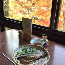 是非窓際のお席を… ^^