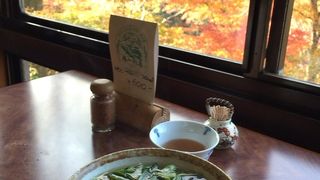 もみじの絶景をみながらのお食事 ♪