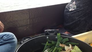 近江牛のすきやきを食べながら