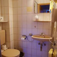 バスルームはコンパクト