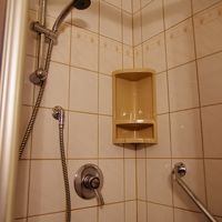 シャワーのみ。確かアメニティは無かったような・・・。