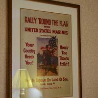 ホテル名に"硫黄島"とあるだけあり、関連ポスターも